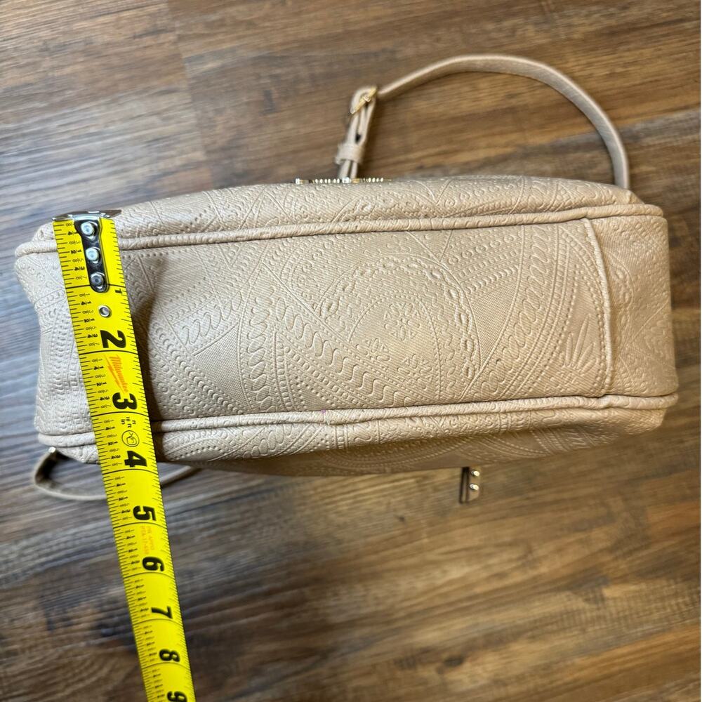 Jessica Simpson tan crossbody Faux leather purse textured design - Picture 4 of 13